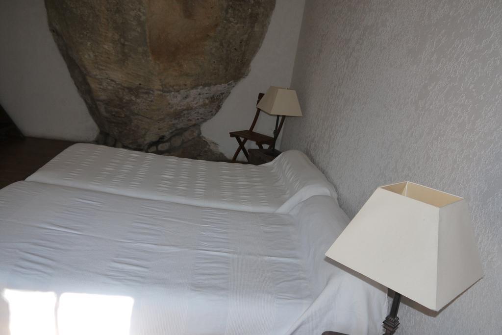 Auberge Des Seguins Buoux Habitación foto
